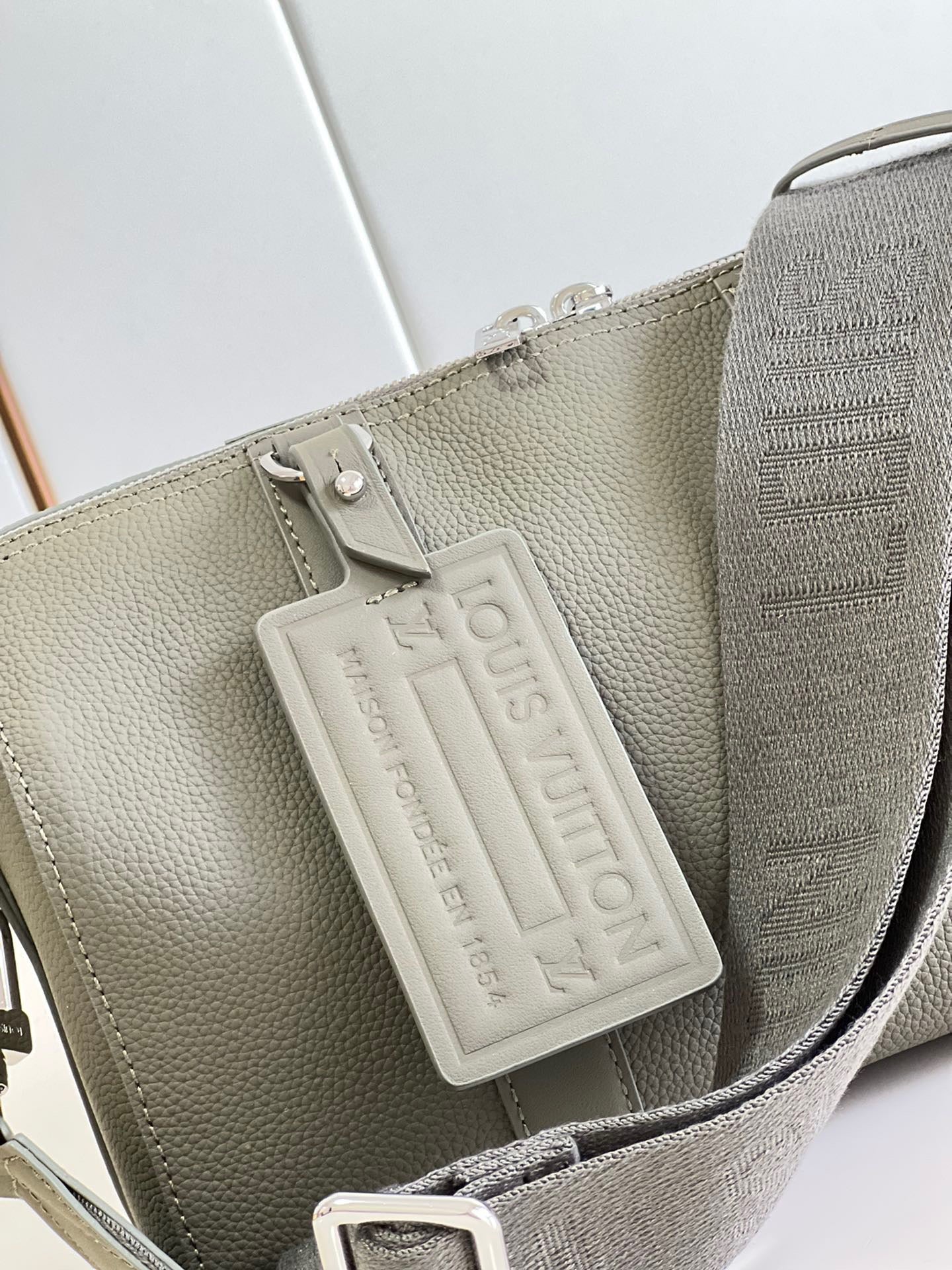 High Quality Luxury Louis Vuitton City Keepall Khaki M21437 product detail