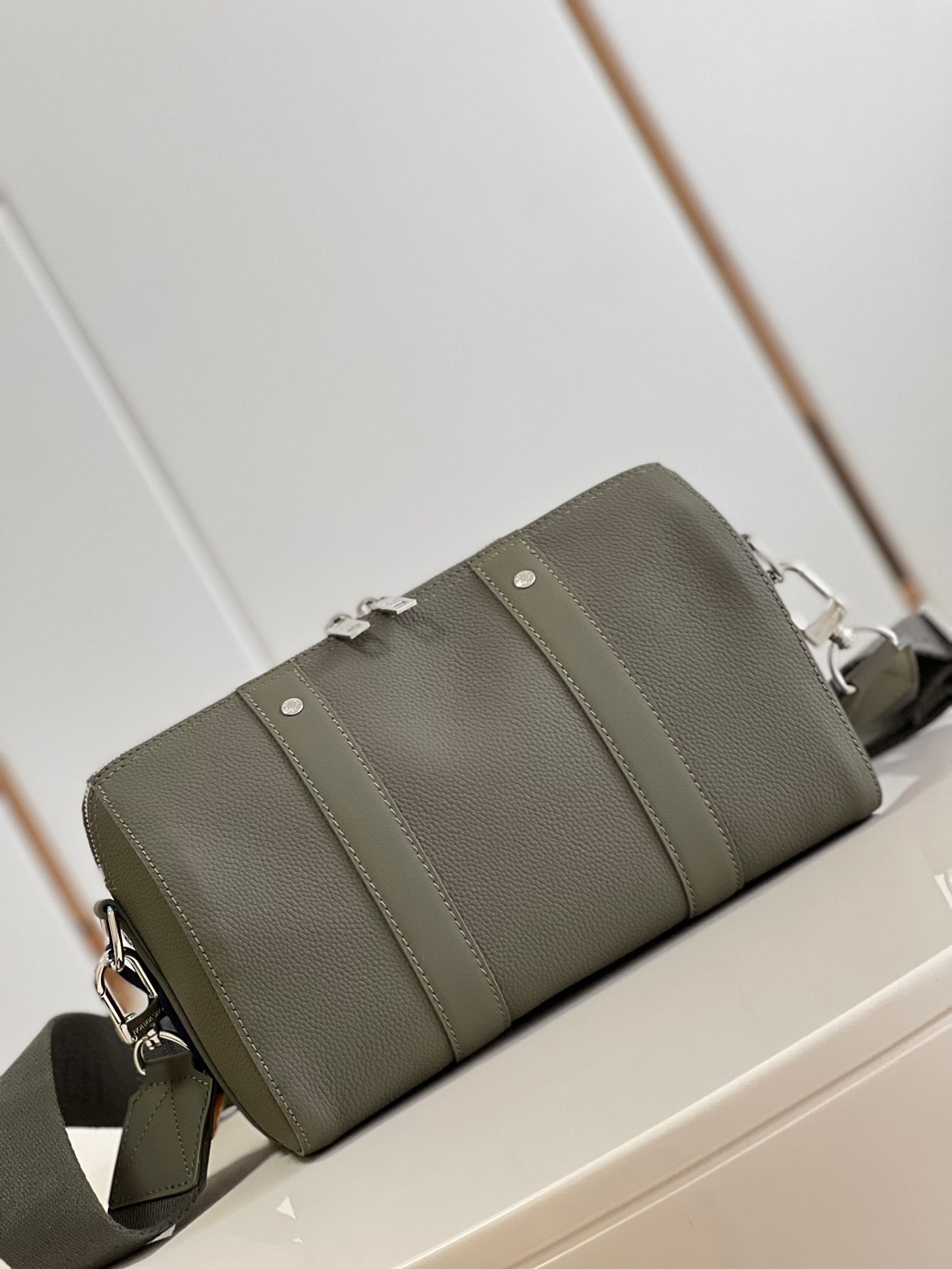 High Quality Luxury Louis Vuitton City Keepall Khaki M21437 product detail