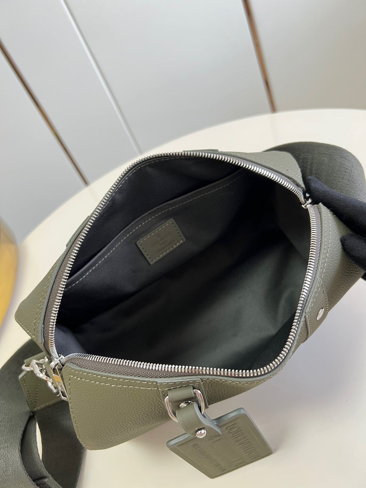 High Quality Luxury Louis Vuitton City Keepall Khaki M21437 product detail