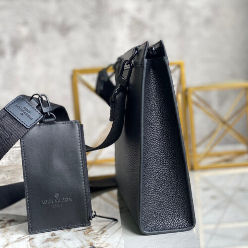 High Quality Luxury Louis Vuitton Messenger Voyage LV M59329 alternate view