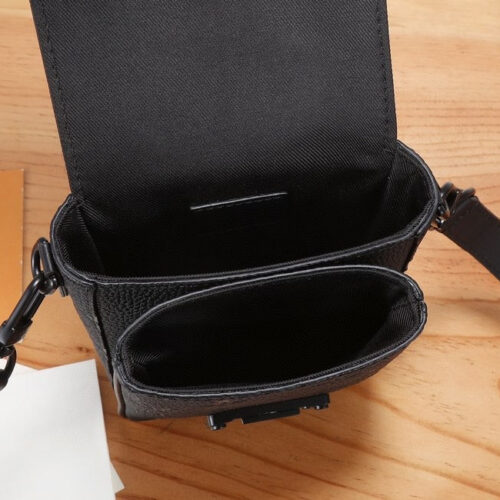 High Quality Luxury Louis Vuitton S-Lock Vertical Wearable LV Wallet M81524 product detail
