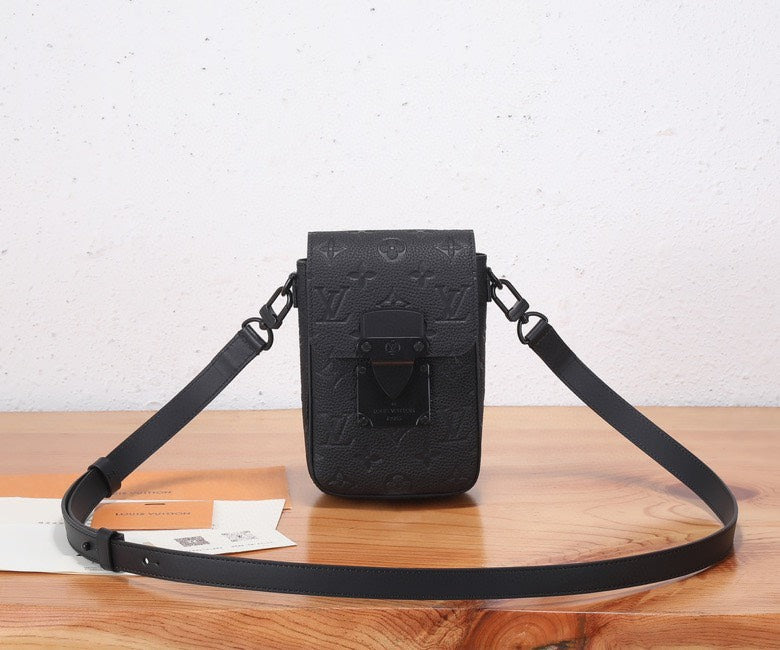 High Quality Luxury Louis Vuitton S-Lock Vertical Wearable LV Wallet M81524