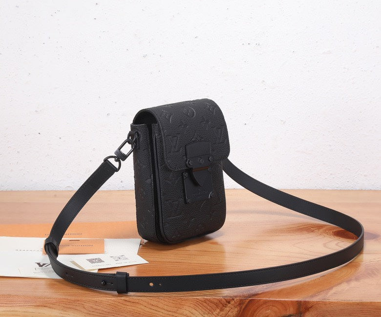High Quality Luxury Louis Vuitton S-Lock Vertical Wearable LV Wallet M81524 product detail