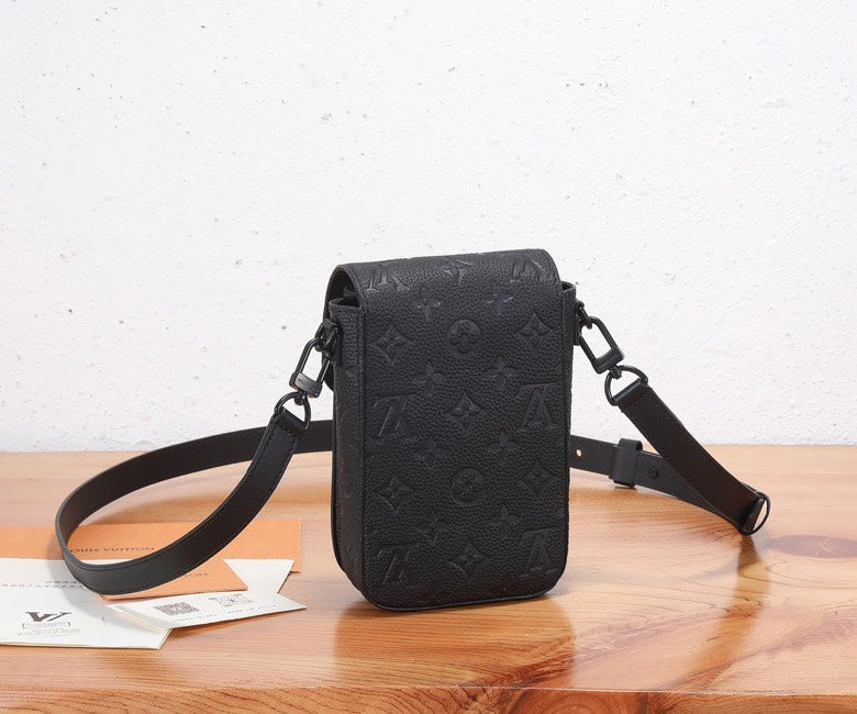 High Quality Luxury Louis Vuitton S-Lock Vertical Wearable LV Wallet M81524 product detail