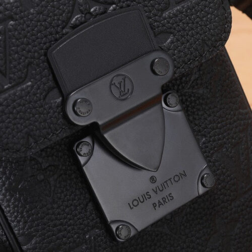 High Quality Luxury Louis Vuitton S-Lock Vertical Wearable LV Wallet M81524 product detail