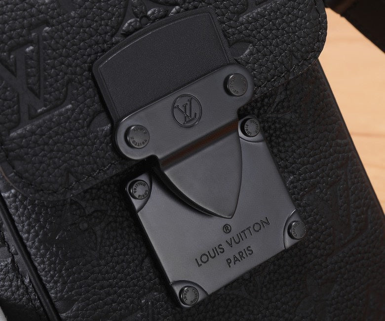High Quality Luxury Louis Vuitton S-Lock Vertical Wearable LV Wallet M81524 product detail
