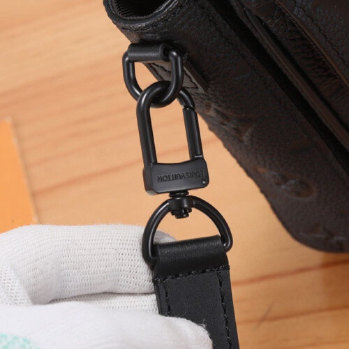 High Quality Luxury Louis Vuitton S-Lock Vertical Wearable LV Wallet M81524 product detail