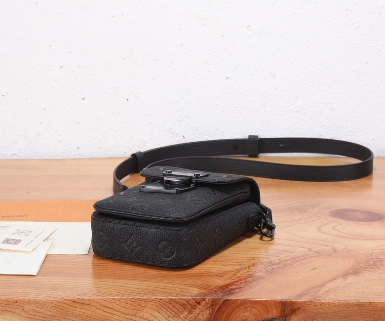 High Quality Luxury Louis Vuitton S-Lock Vertical Wearable LV Wallet M81524 product detail