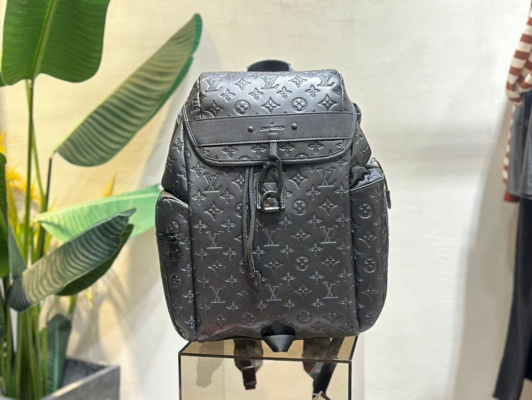High Quality Luxury Louis Vuitton Trekking Backpack LV M43680