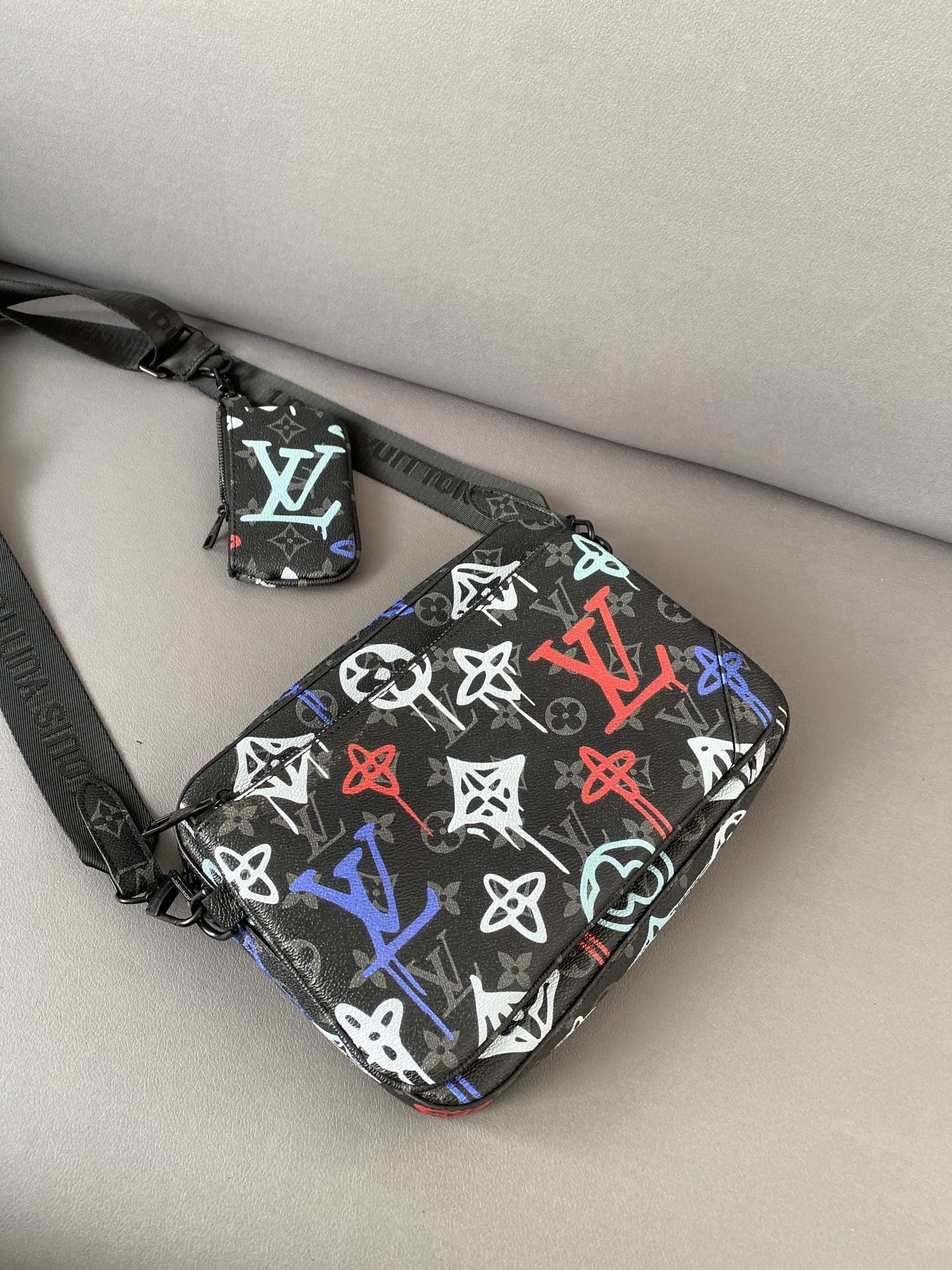 High Quality Luxury Louis Vuitton Trio Messenger M21396 product detail