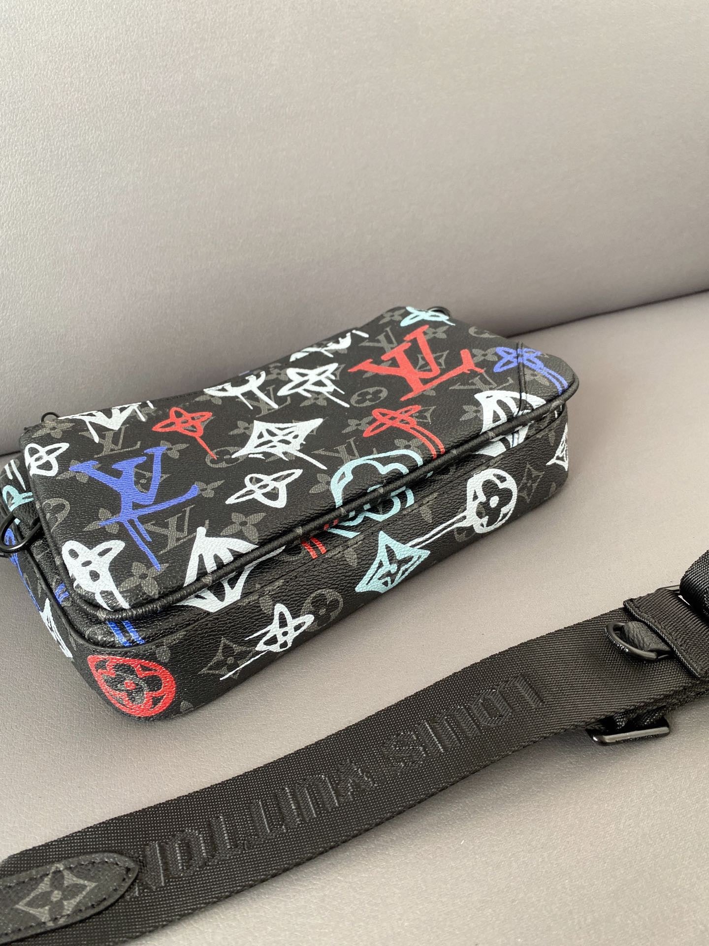 High Quality Luxury Louis Vuitton Trio Messenger M21396 product detail