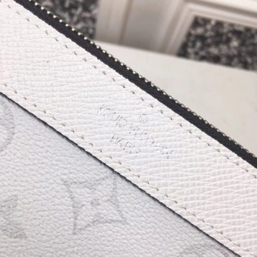 High Quality Luxury Louis Vuitton Discovery Pochette Taigarama Antarctica M30279 Blv1060 product detail