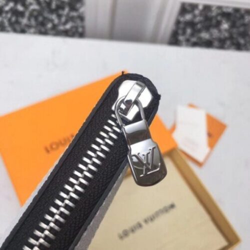 High Quality Luxury Louis Vuitton Discovery Pochette Taigarama Antarctica M30279 Blv1060 product detail