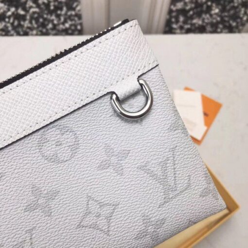 High Quality Luxury Louis Vuitton Discovery Pochette Taigarama Antarctica M30279 Blv1060 product detail