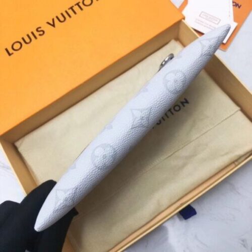 High Quality Luxury Louis Vuitton Discovery Pochette Taigarama Antarctica M30279 Blv1060 product detail