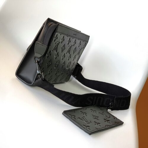 Louis Vuitton Gaston Wearable Wallet M81115 product photo 2