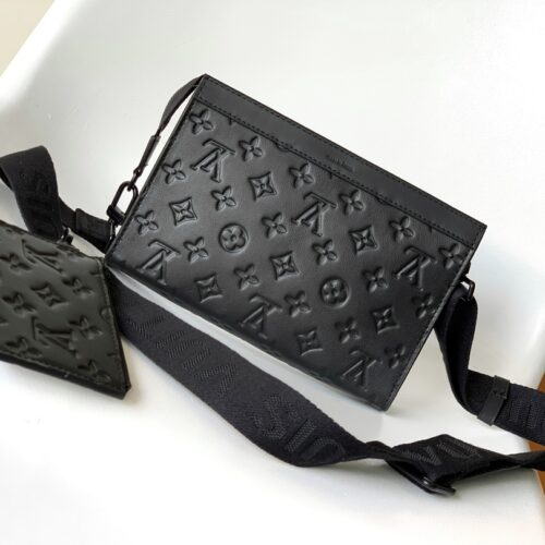 Louis Vuitton Gaston Wearable Wallet M81115 product photo 1