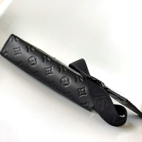 Louis Vuitton Gaston Wearable Wallet M81115 product photo 4