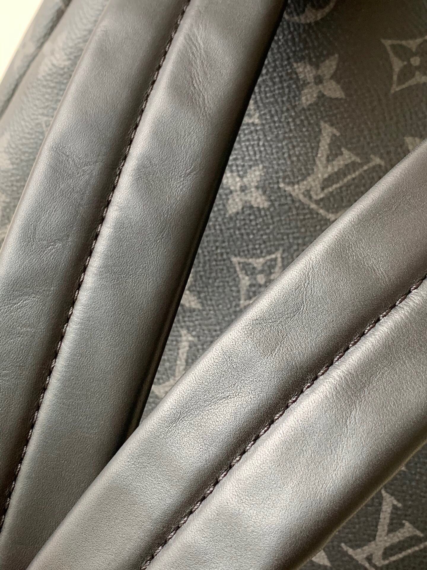 High Quality Luxury Louis Vuitton – Discovery Backpack PM M43186 Black product detail