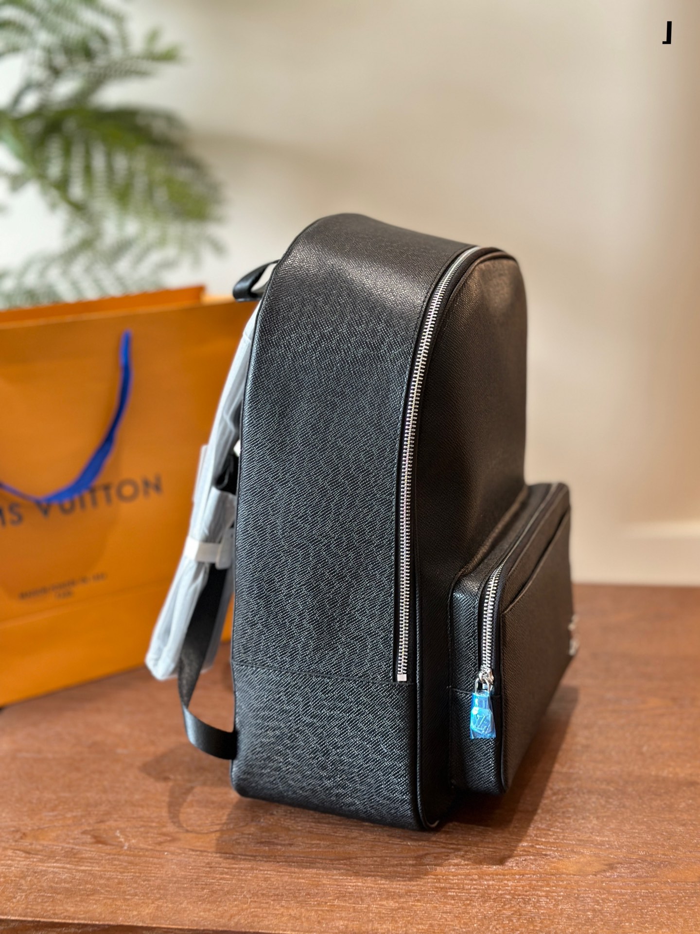 High Quality Luxury Louis Vuitton -Alex Backpack M30258 product detail