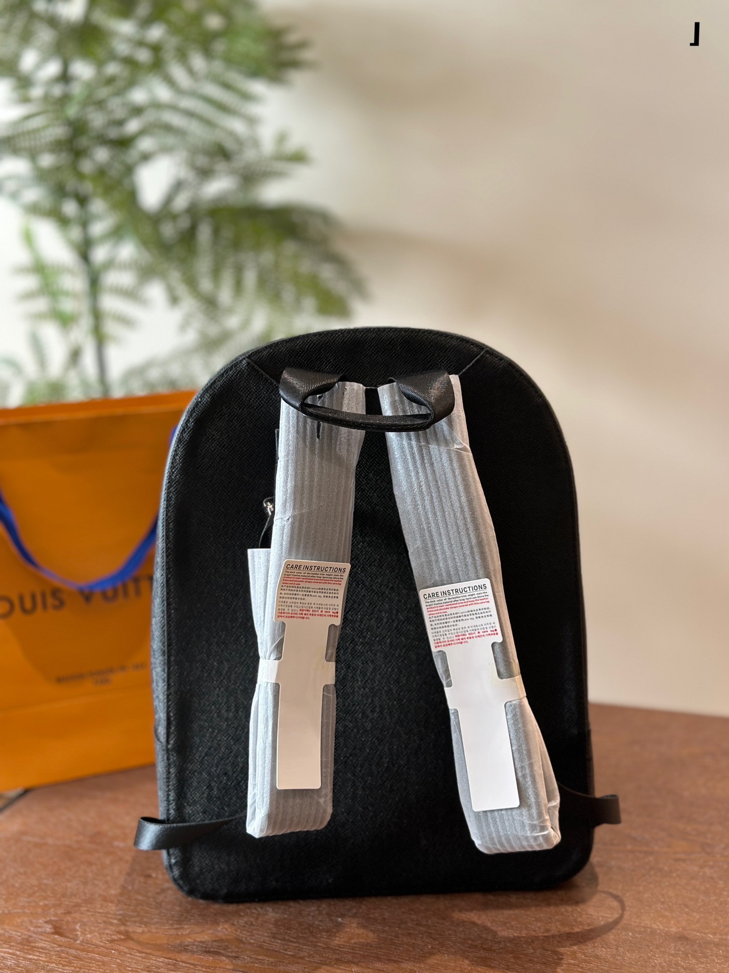 High Quality Luxury Louis Vuitton -Alex Backpack M30258 product detail