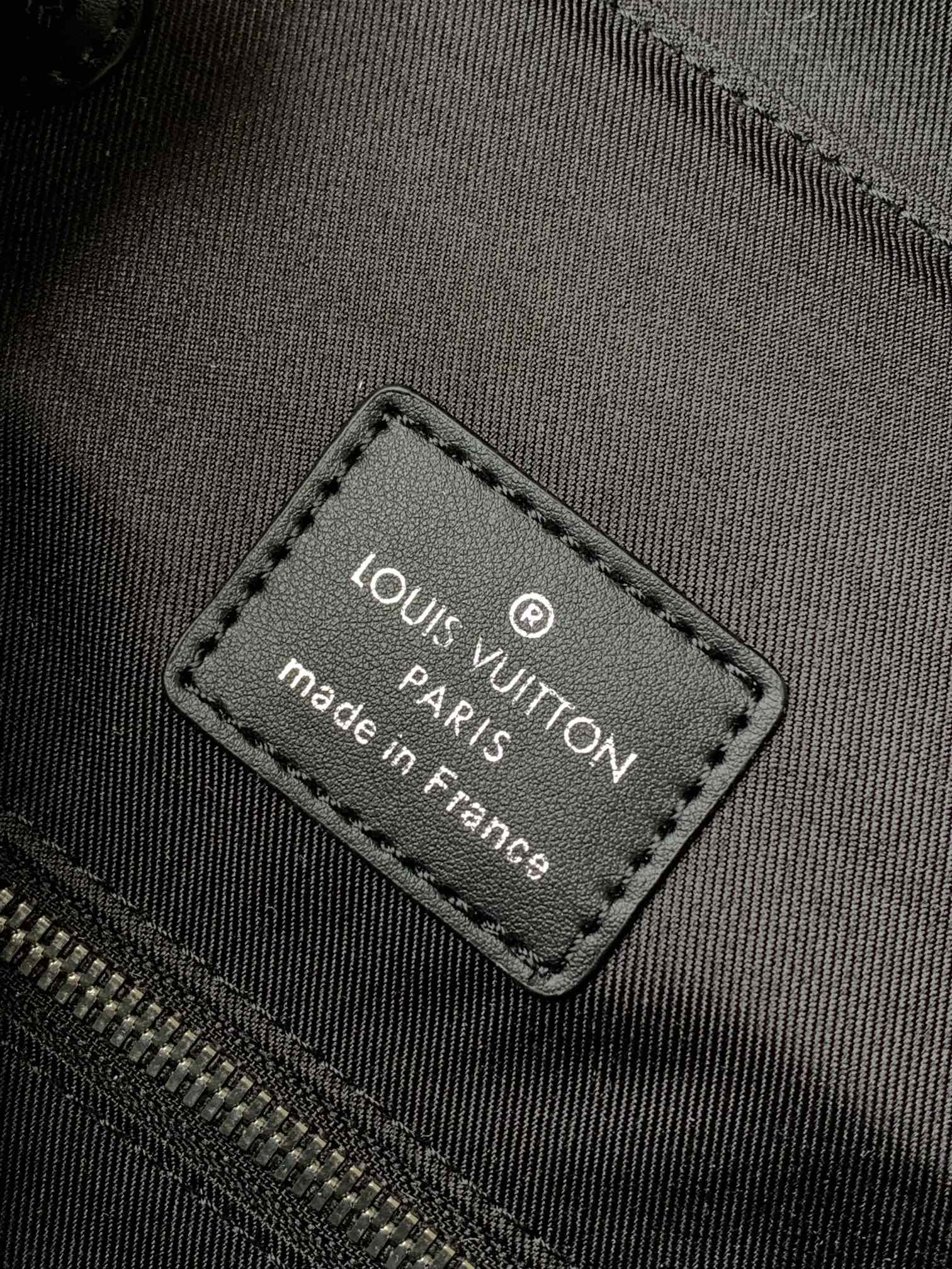 High Quality Luxury Louis Vuitton -Christopher PM M43735 Mono Black product detail