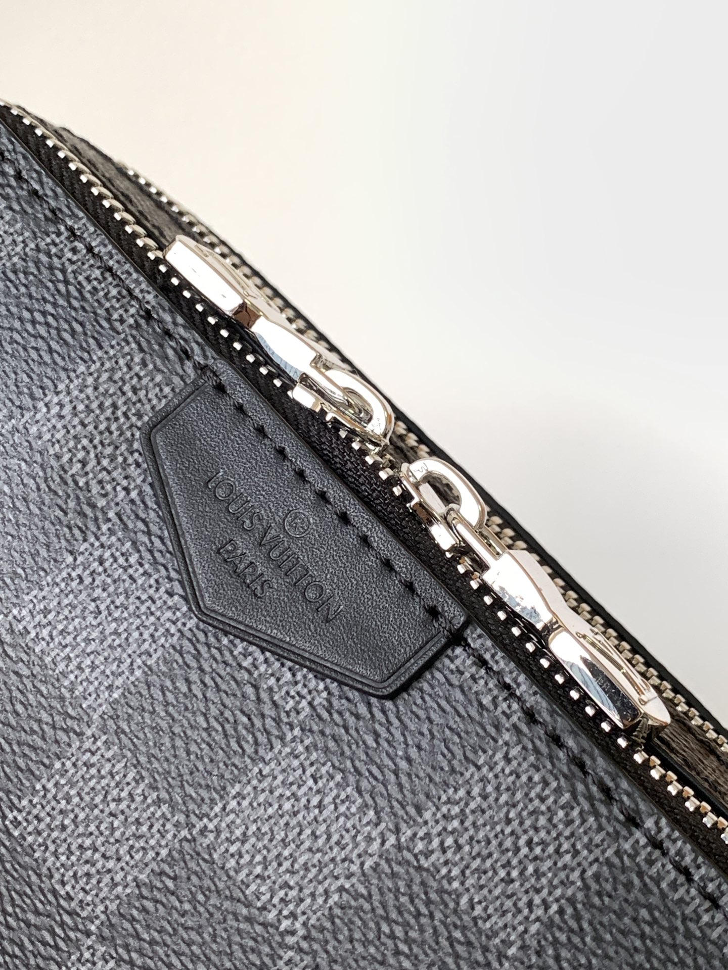 High Quality Luxury Louis Vuitton Alpha Wearable Wallet N40418 product detail
