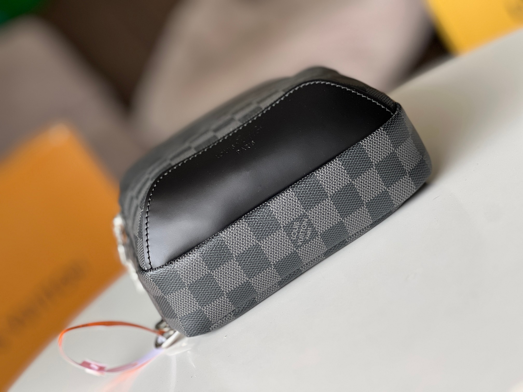 High Quality Luxury Louis Vuitton Avenue Sling Bag Monogram Damier product detail