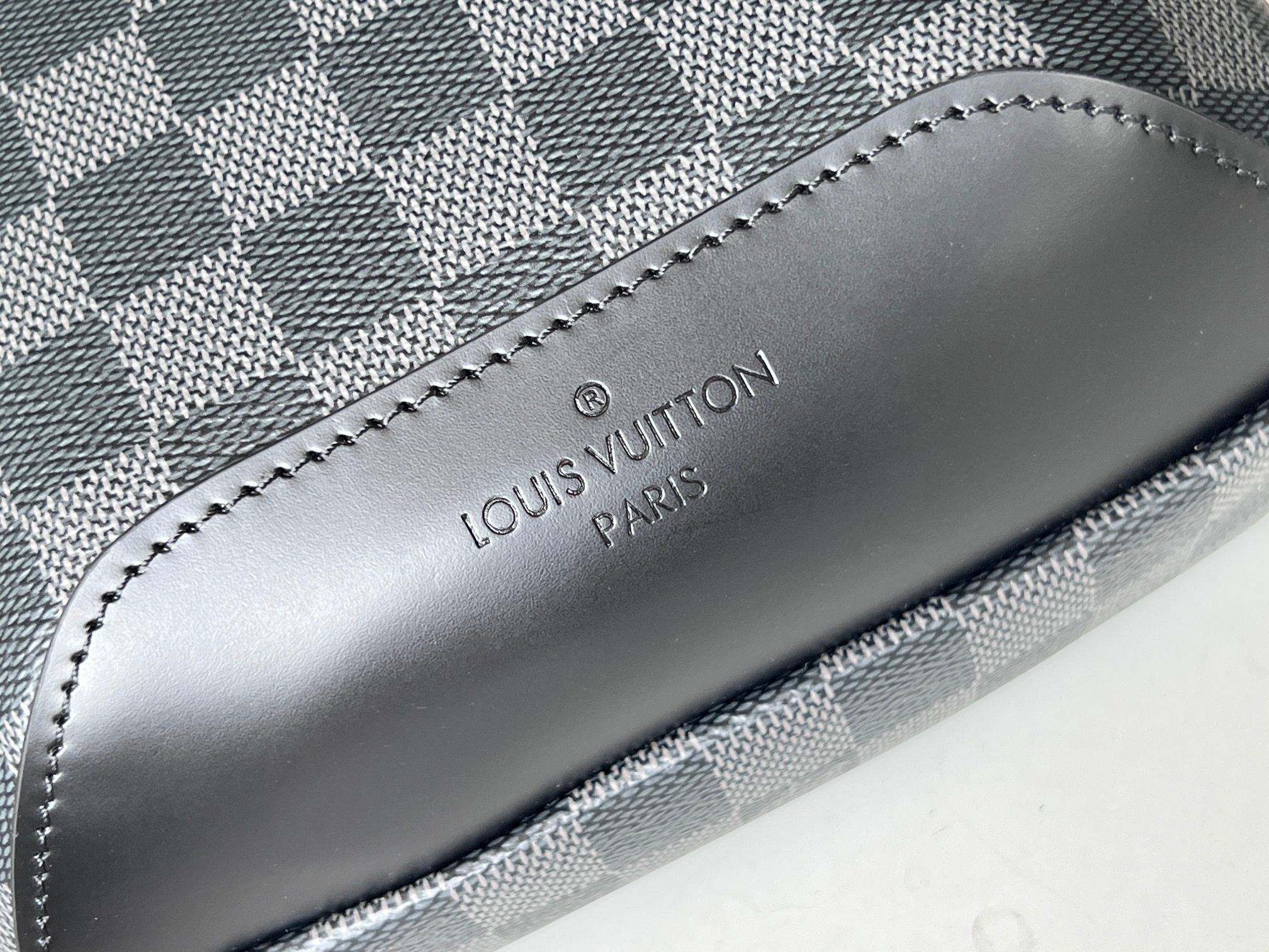 High Quality Luxury Louis Vuitton Avenue Sling Bag Monogram Damier product detail