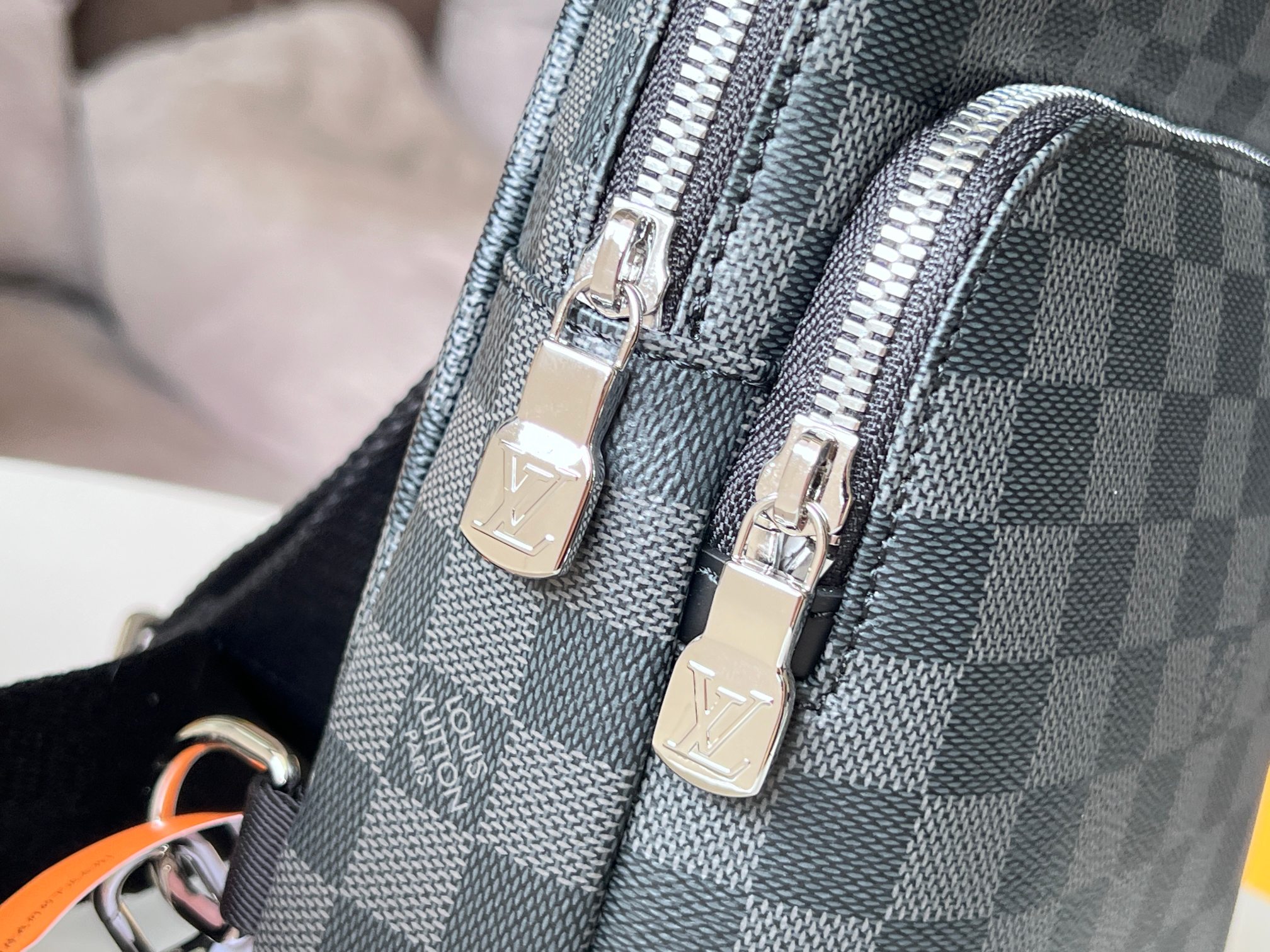 High Quality Luxury Louis Vuitton Avenue Sling Bag Monogram Damier product detail