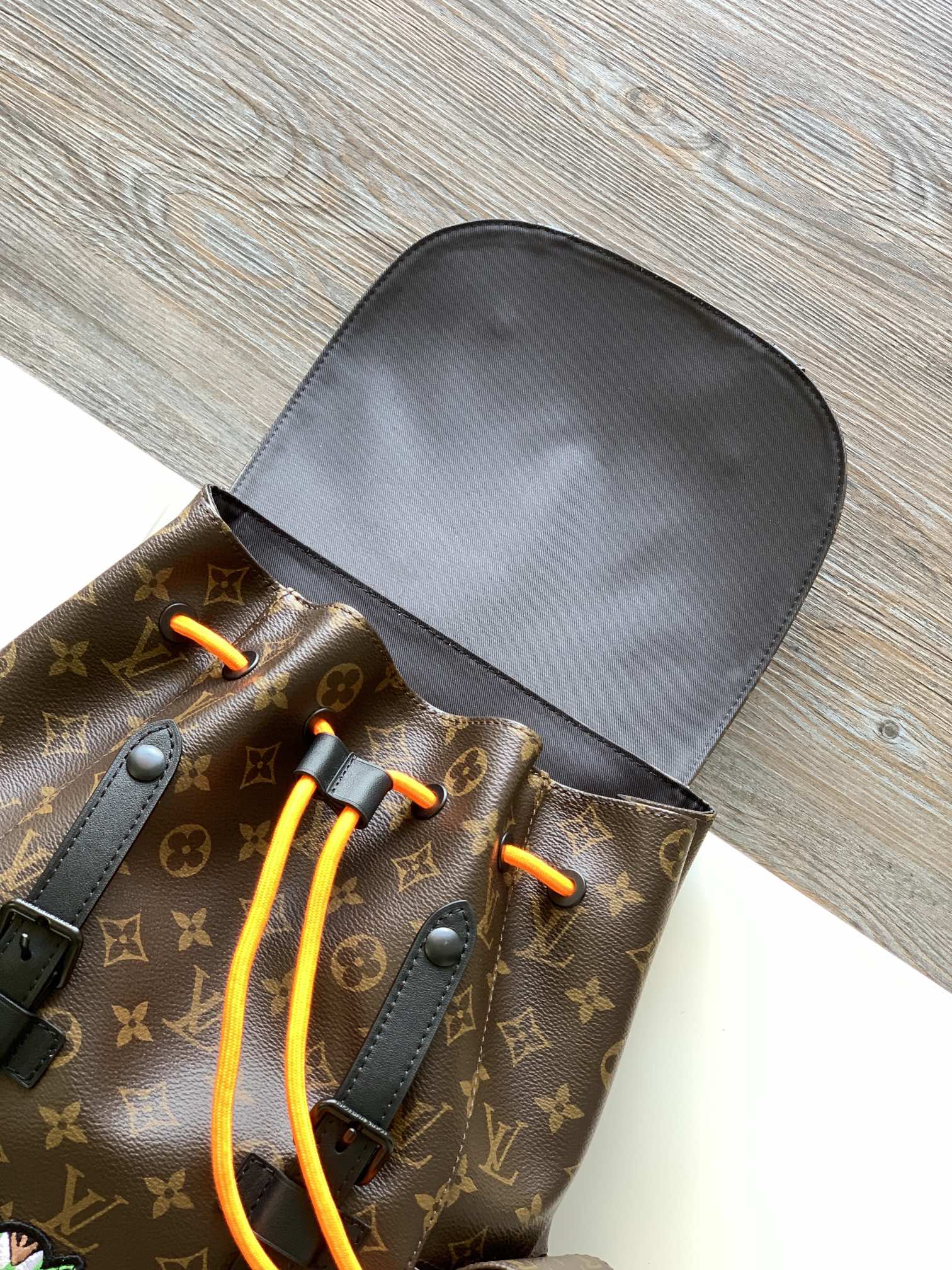 High Quality Luxury Louis Vuitton Christopher PM LV M45617 product detail