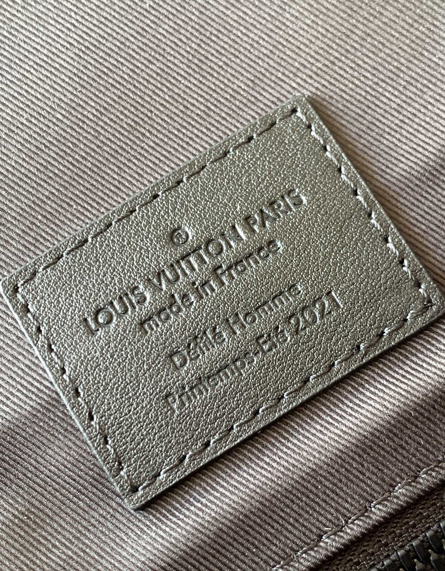 High Quality Luxury Louis Vuitton Christopher PM LV M45617 product detail