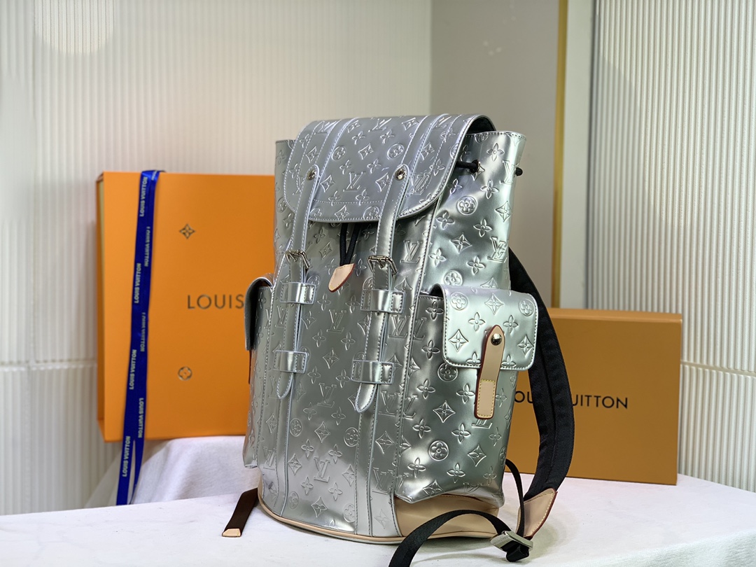 High Quality Luxury Louis Vuitton Christopher PM M58756 product detail