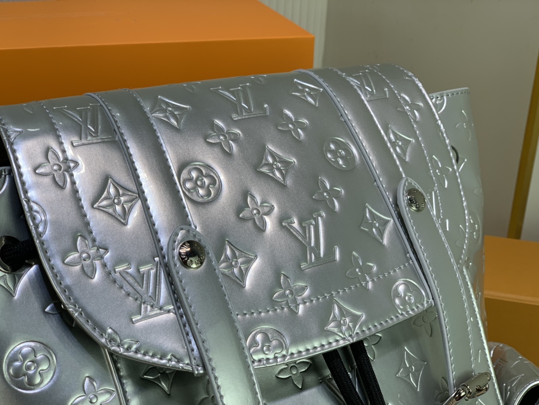 High Quality Luxury Louis Vuitton Christopher PM M58756 product detail