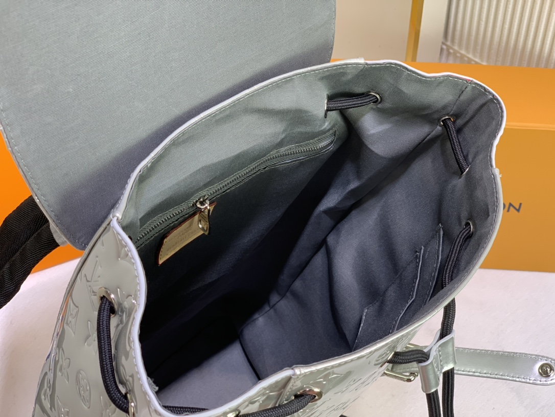 High Quality Luxury Louis Vuitton Christopher PM M58756 product detail