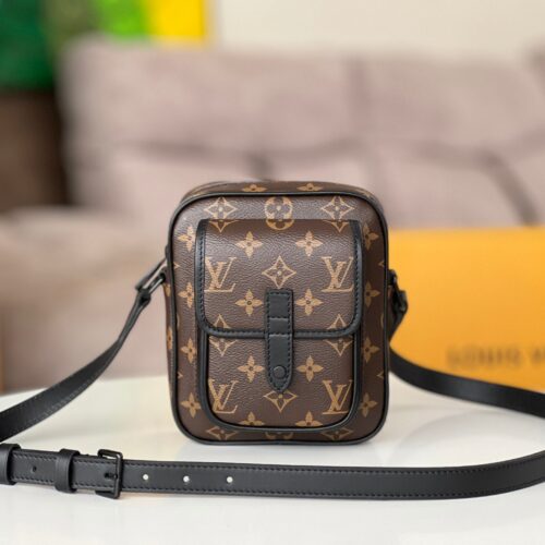 Louis Vuitton Christopher Wearable Wallet M69404 product photo 1
