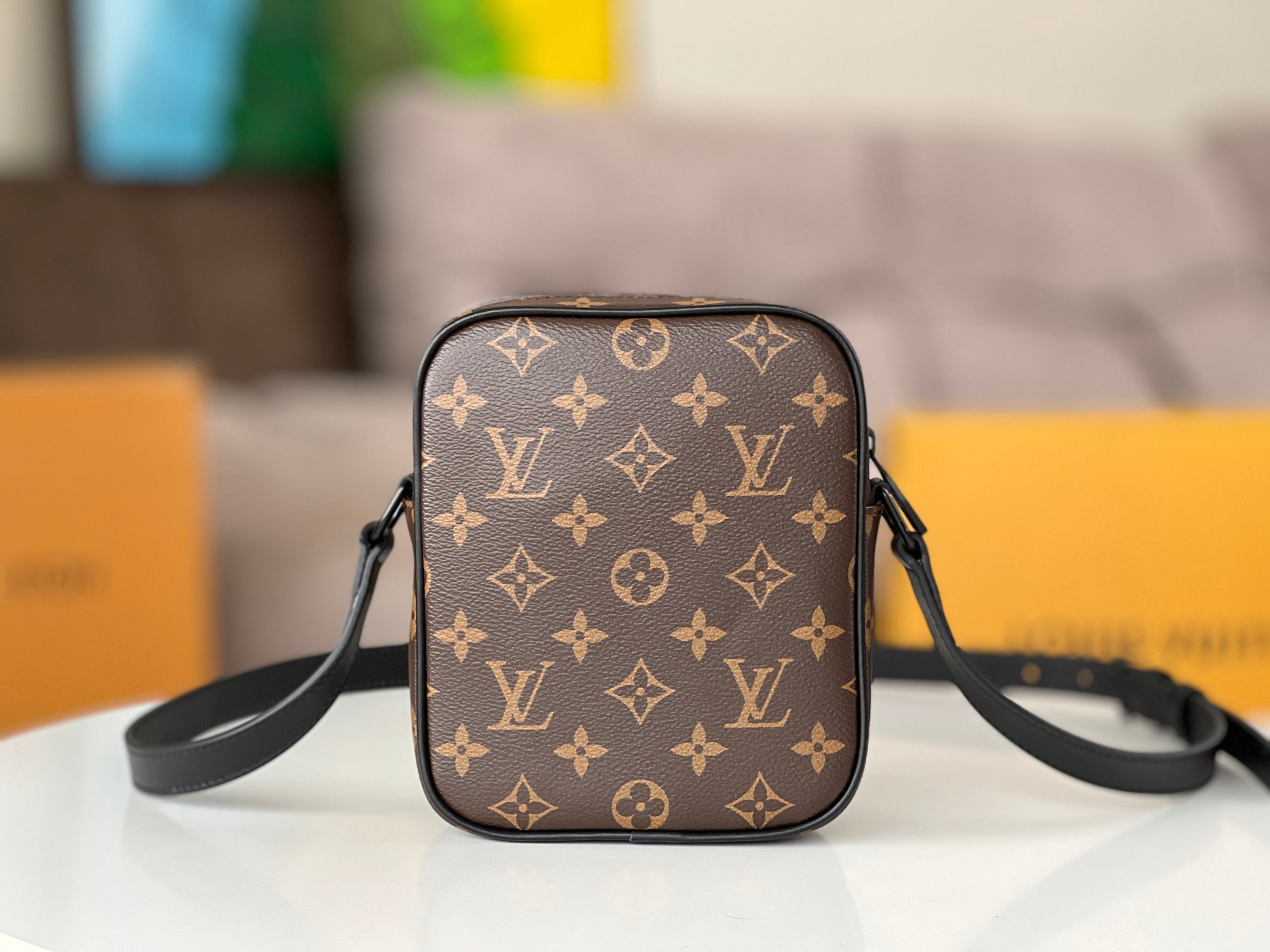 High Quality Luxury Louis Vuitton Christopher Wearable Wallet M69404 product detail