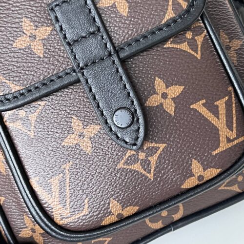 Louis Vuitton Christopher Wearable Wallet M69404 product photo 6