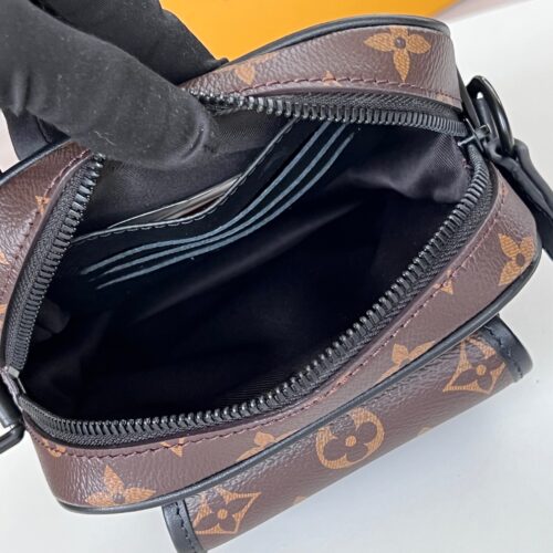 Louis Vuitton Christopher Wearable Wallet M69404 product photo 8