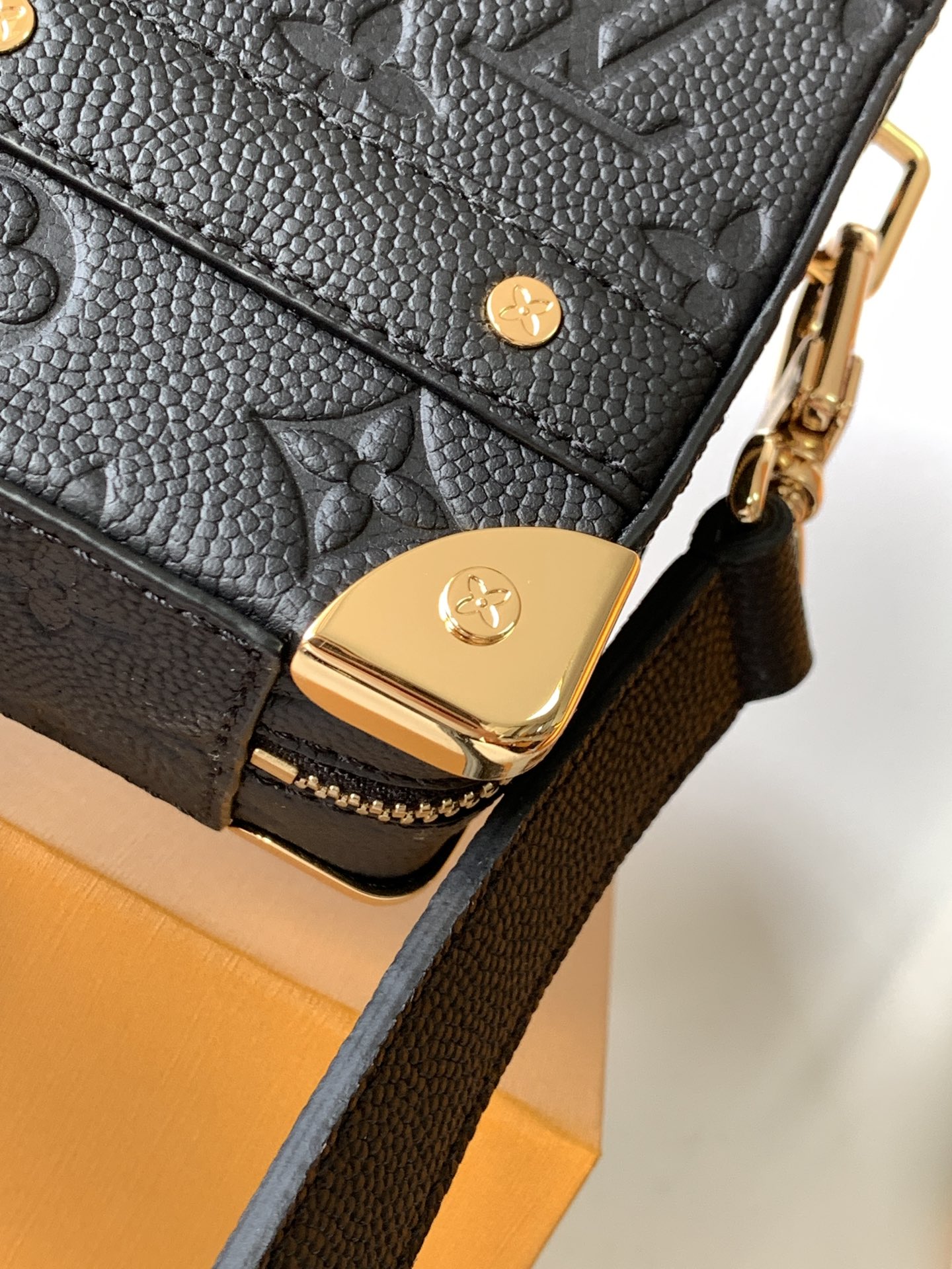 High Quality Luxury Louis Vuitton Collaboration Handle Trunk M57971/M45785 product detail