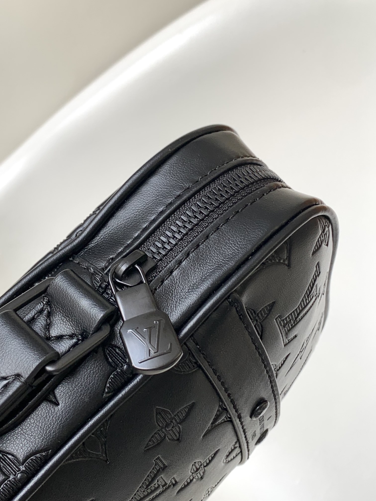 High Quality Luxury Louis Vuitton Danube Slim M44972 product detail