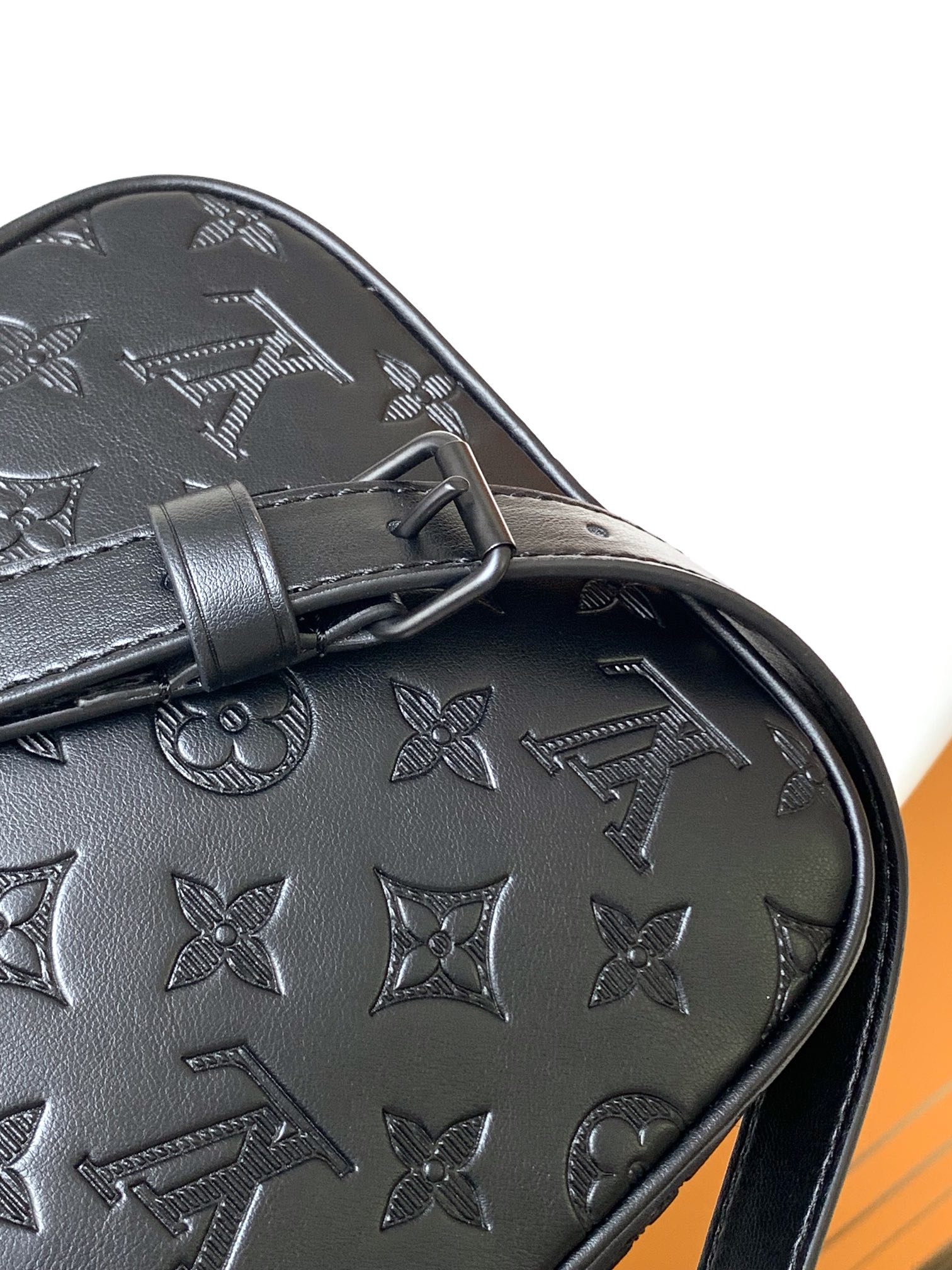 High Quality Luxury Louis Vuitton Danube Slim M44972 product detail