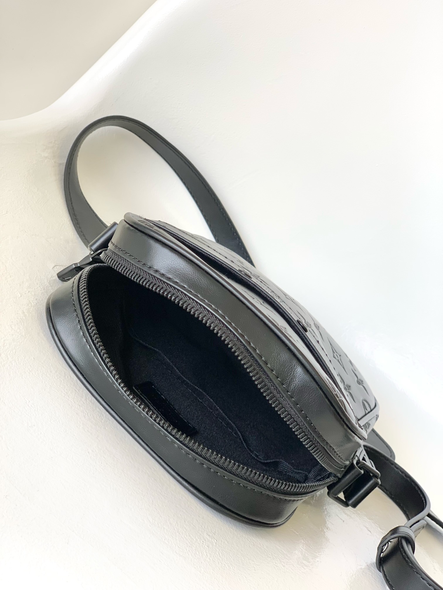 High Quality Luxury Louis Vuitton Danube Slim M44972 product detail