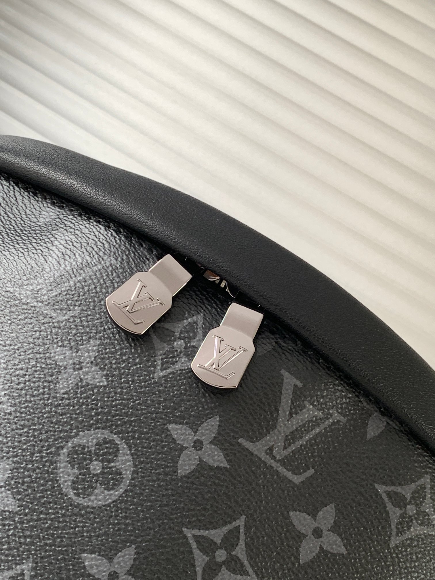 High Quality Luxury Louis Vuitton Discovery Bumbag M44336 product detail