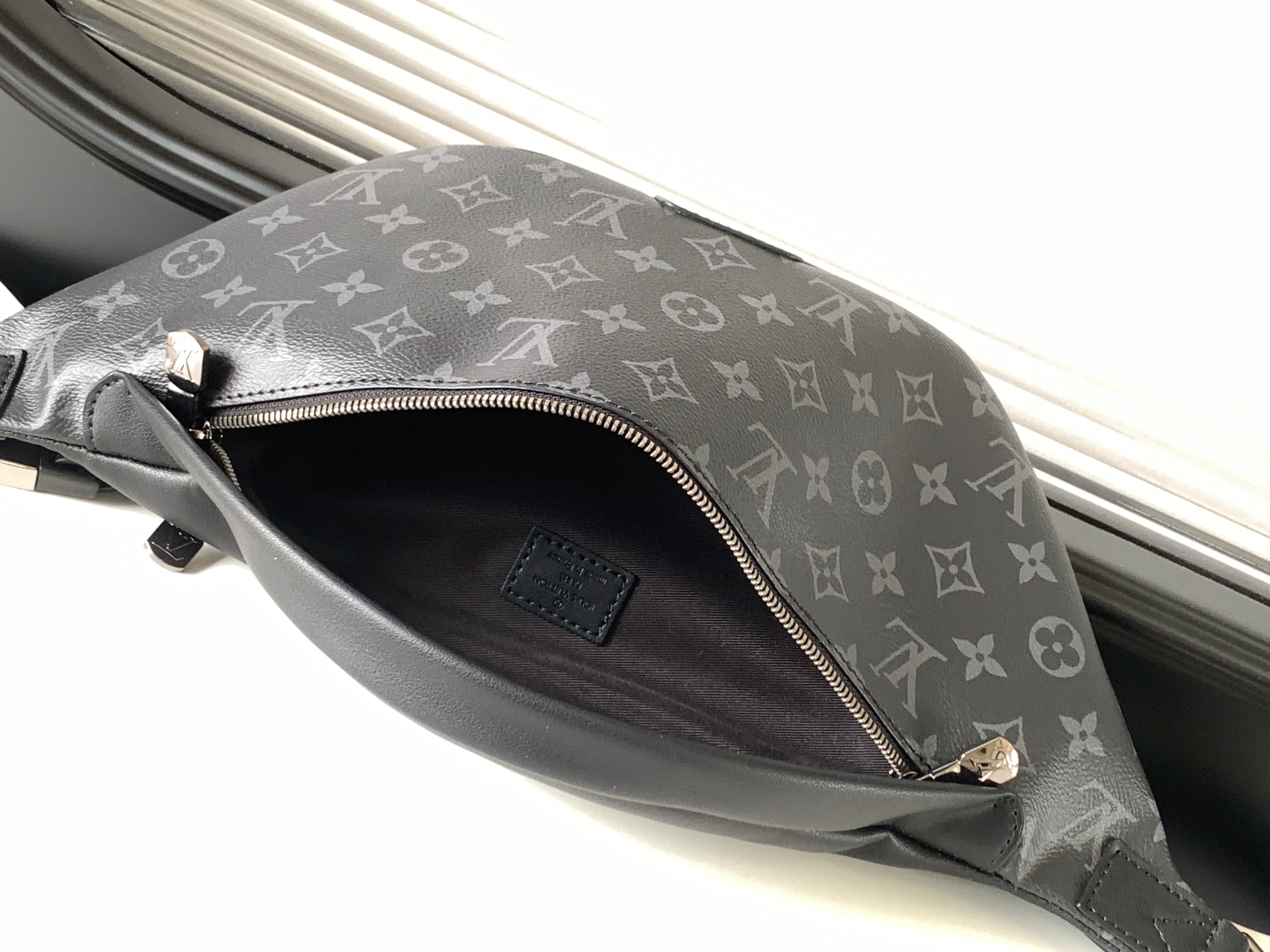 High Quality Luxury Louis Vuitton Discovery Bumbag M44336 product detail