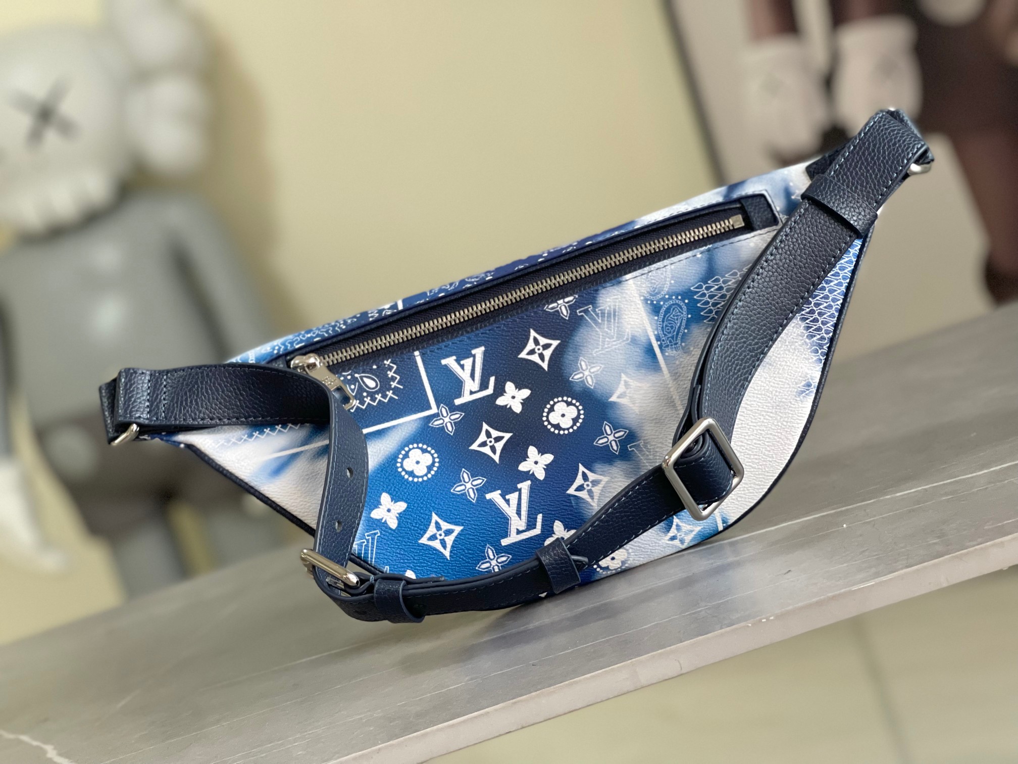 High Quality Luxury Louis Vuitton Discovery Bumbag PM M20587 product detail