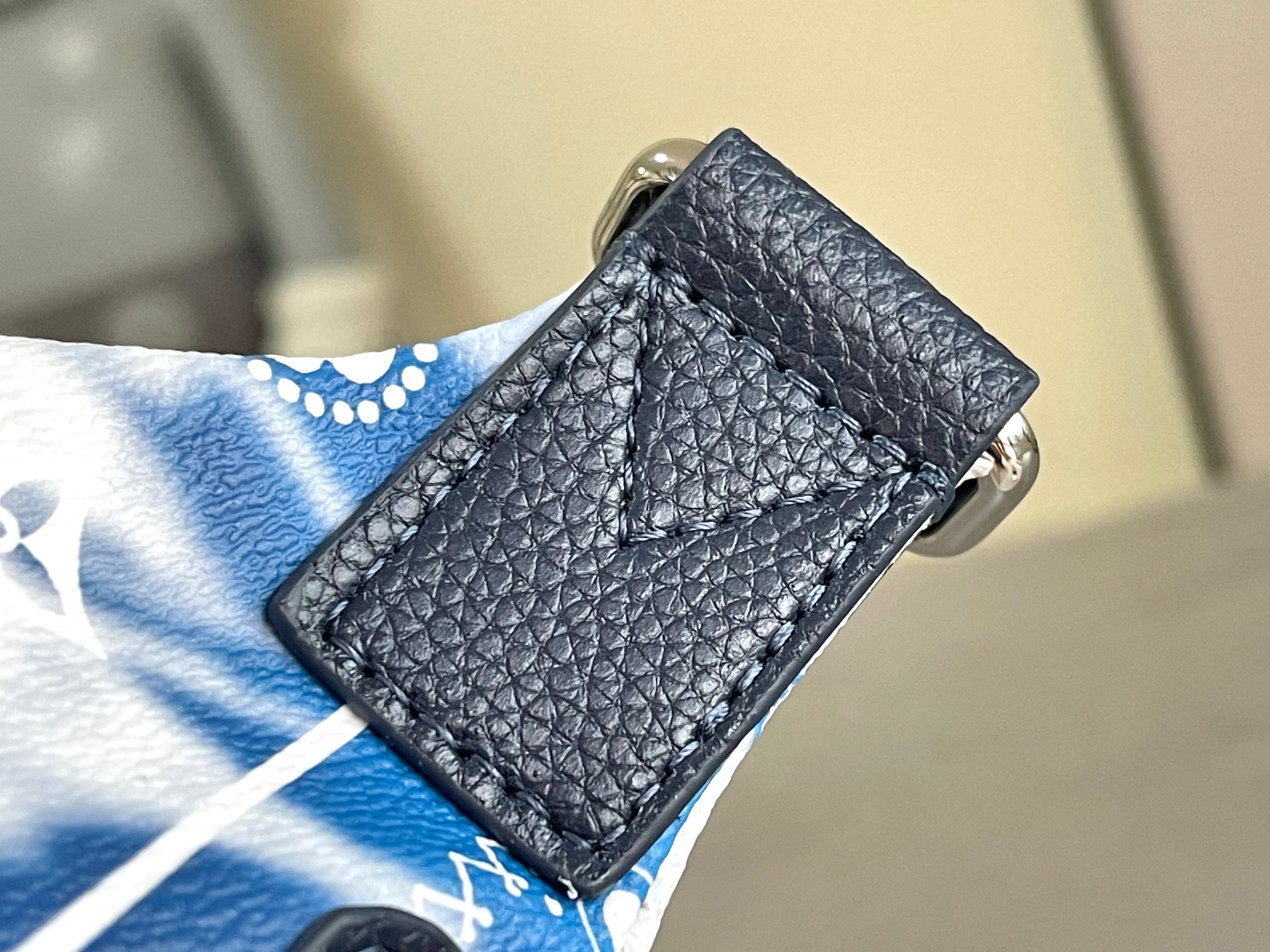 High Quality Luxury Louis Vuitton Discovery Bumbag PM M20587 product detail