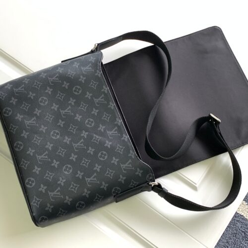 High Quality Luxury Louis Vuitton District PM Messenger Bag M44001 product detail