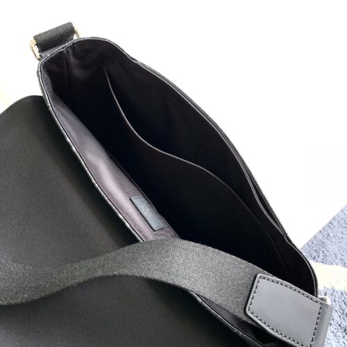 High Quality Luxury Louis Vuitton District PM Messenger Bag M44001 product detail