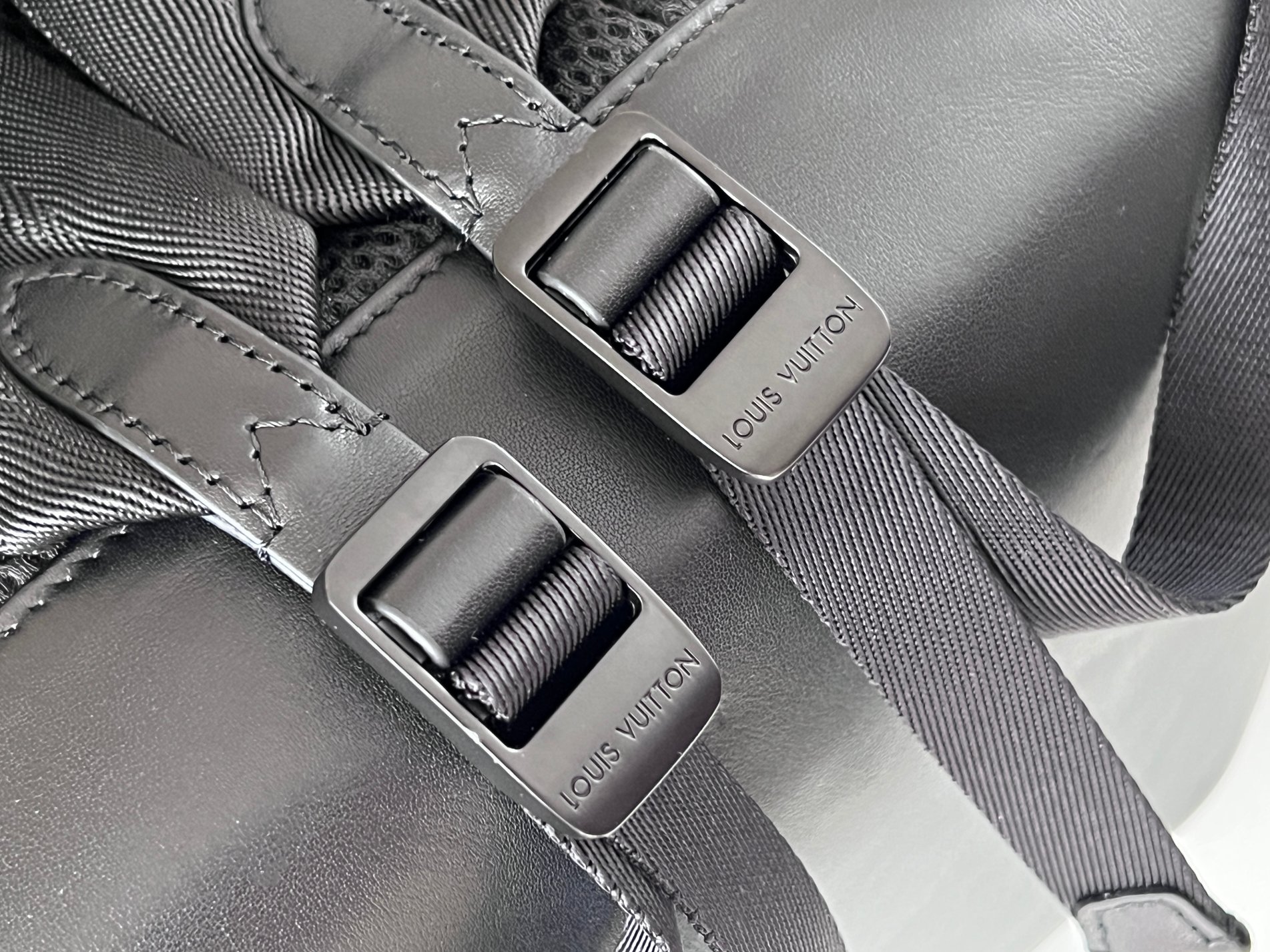 High Quality Luxury Louis Vuitton Monogram Shadow Racer Backpack product detail
